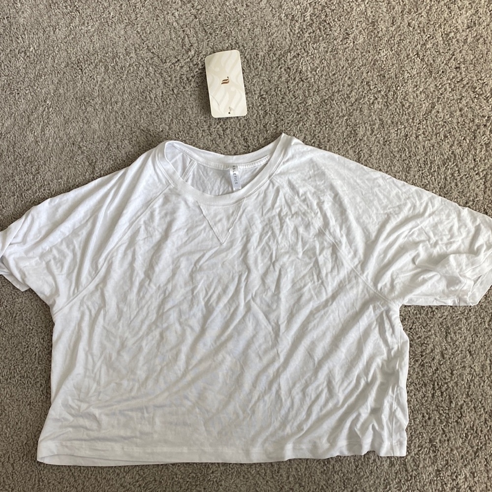 BNWT Fabletics cropped tee XXL